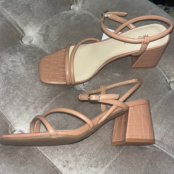 Nine west brand tan embossed, soft strap, shoes, new - Picture 1 of 5